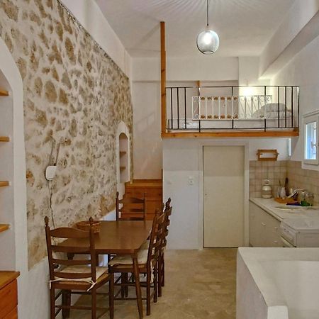 Στούντιο Σε Πέτρινο Σπίτι, Κοντά Σε Παραλία Leilighet Kyparissía Eksteriør bilde