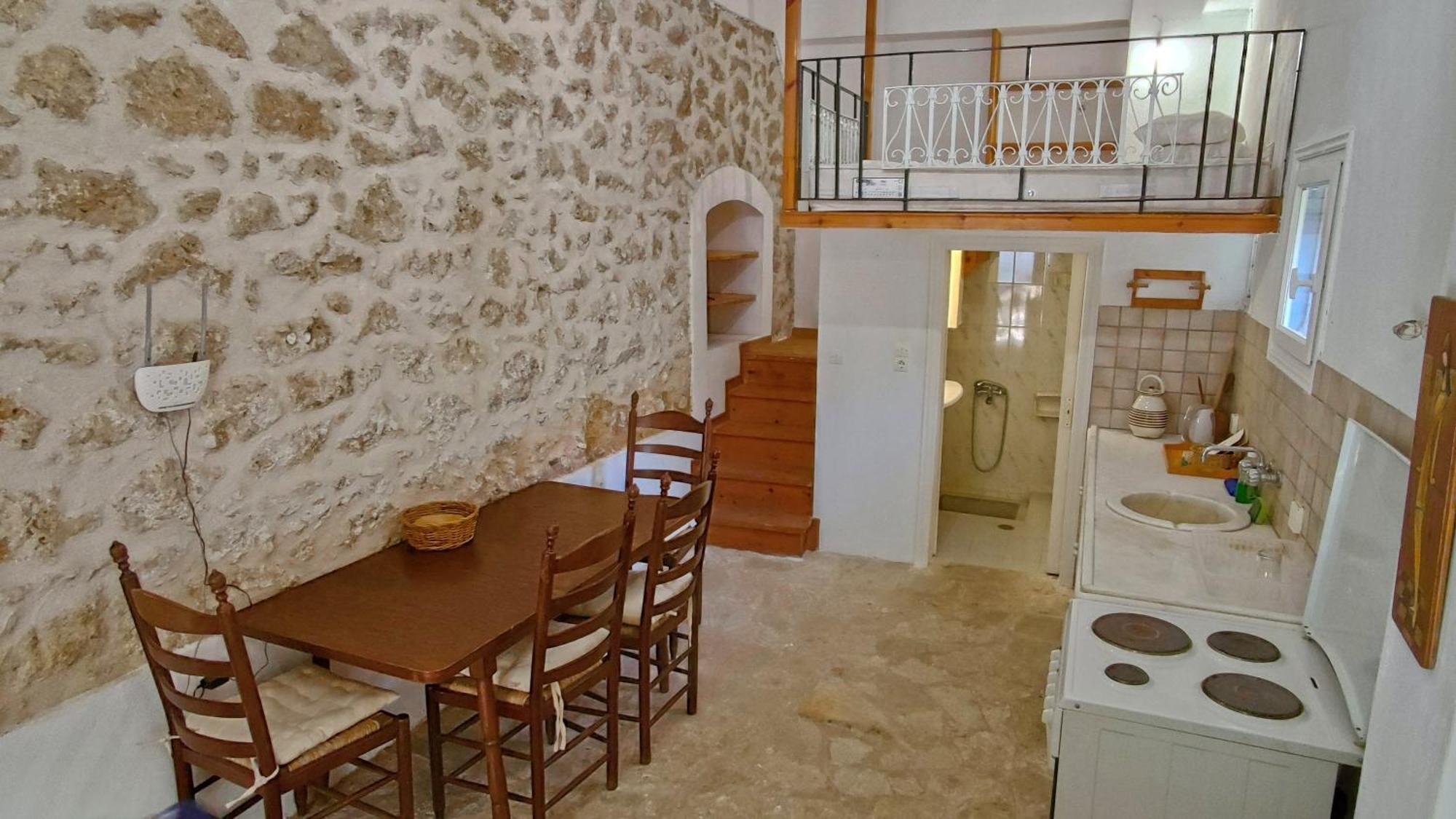 Στούντιο Σε Πέτρινο Σπίτι, Κοντά Σε Παραλία Leilighet Kyparissía Eksteriør bilde